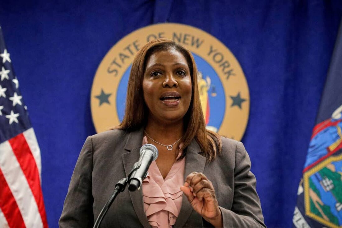 Die New Yorker Generalstaatsanwältin Letitia James hat die Kryptowährungsbörse KuCoin wegen des Verkaufs von Waren und Wertpapieren auf ihrer Plattform ohne erforderliche Registrierung verklagt. Eine der „Wertpapiere“, die KuCoin angeblich illegal verkauft hat, ist Ether – die zweitgrößte Kryptowährung neben Bitcoin. Ethereum ist ein Wertpapier, sagt NYAG Pro die Klage KuCoin, die beim Obersten Gericht des Staates New York eingereicht wurde, verkaufte illegal Ether (ETH), Terra (LUNA) und TerraUSD (UST) auf seiner Plattform. „Die Token sind Waren und Wertpapiere im Sinne des Martin Act.“ Insbesondere wird in der Einreichung behauptet, dass die drei Kryptos „Geldinvestitionen in gemeinsame Unternehmen darstellen, deren …