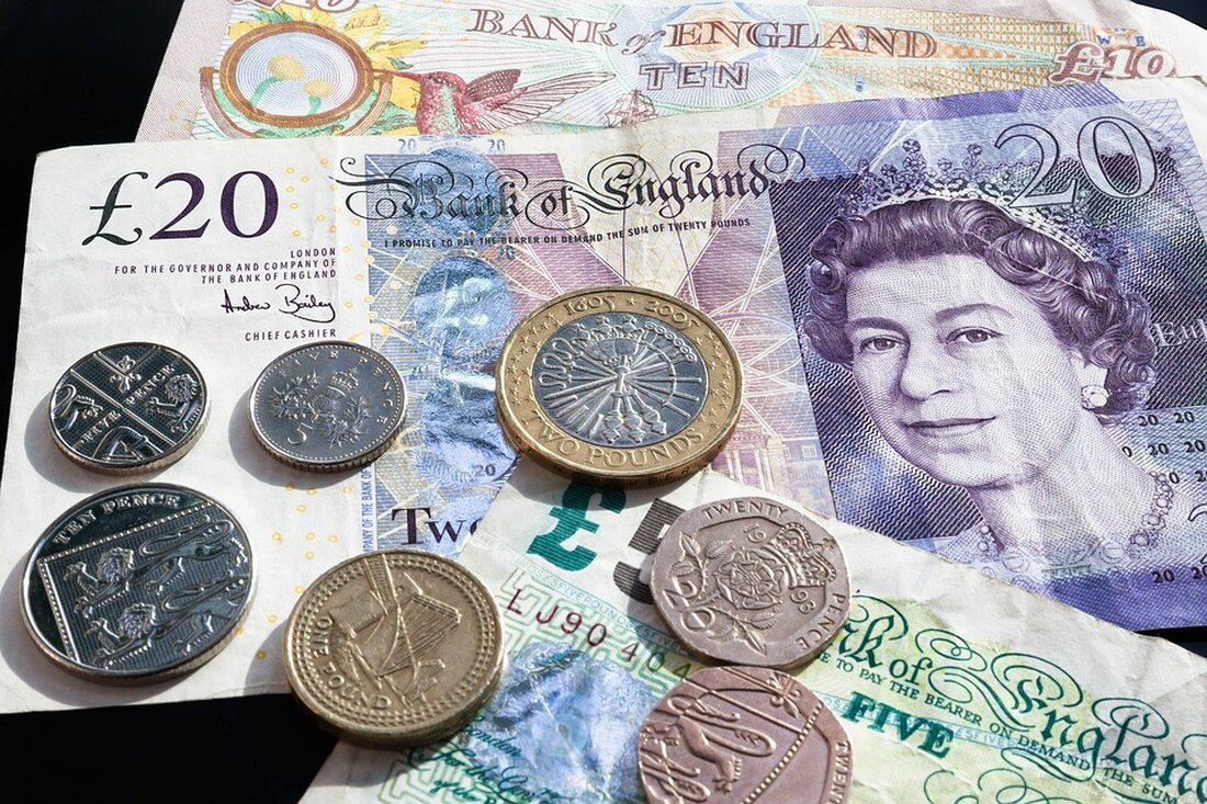 Aave DAO, eine der führenden Kryptowährungsplattformen der Welt, plant eine Abstimmung über den Einsatz des GHO-Stablecoin auf dem Ethereum-Markt. Die Abstimmung wird voraussichtlich im Laufe des Tages stattfinden. Der GHO-Stablecoin wurde vom Aave-Team entwickelt und ermöglicht es den Benutzern, eine breite Palette von Krypto-Assets einzusetzen. Genau wie bei anderen Kreditdiensten auf Aave erhalten GHO-Inhaber Zinsen auf die bereitgestellten Sicherheiten. Die Einführung von GHO würde die Kreditaufnahme von Stablecoins im Rahmen des Aave-Protokolls wettbewerbsfähiger machen und zusätzliche Einnahmen für das Aave DAO generieren, da 100 % der Zinszahlungen für GHO-Kredite an das DAO-Finanzministerium weitergeleitet werden. Bereits seit Februar ist der GHO-Stablecoin …