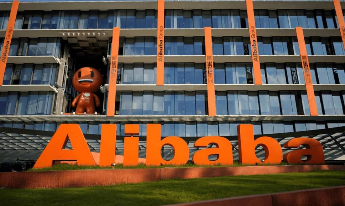 Alibaba Cloud – eine Teilmenge des chinesischen E-Commerce-Giganten Alibaba – hat zusammen mit Avalanche eine Plattform für Unternehmen entwickelt, um Metaversen auf der Layer-1-Blockchain bereitzustellen. Die als „Cloudverse“ bezeichnete Plattform soll Unternehmen als One-Stop-End-to-End-Lösung dienen, um ihren eigenen Metaverse-Bereich einfach anzupassen, zu starten und zu warten und so neue Dimensionen für die Bindung von Kunden zu schaffen. Metaverse Launchpad von Alibaba Cloud Laut dem offiziellen Blogbeitrag basieren alle Blockchain-Elemente des neuen Angebots, wie digitales Land, Wearables und andere digitale Assets, auf Avalanche. Alibaba Cloud hat die Aufgabe, skalierbare, hocheffiziente und sichere Cloud-Infrastrukturangebote bereitzustellen, einschließlich Computing-, Speicher-, Datenbank- und Netzwerk- sowie &hellip;