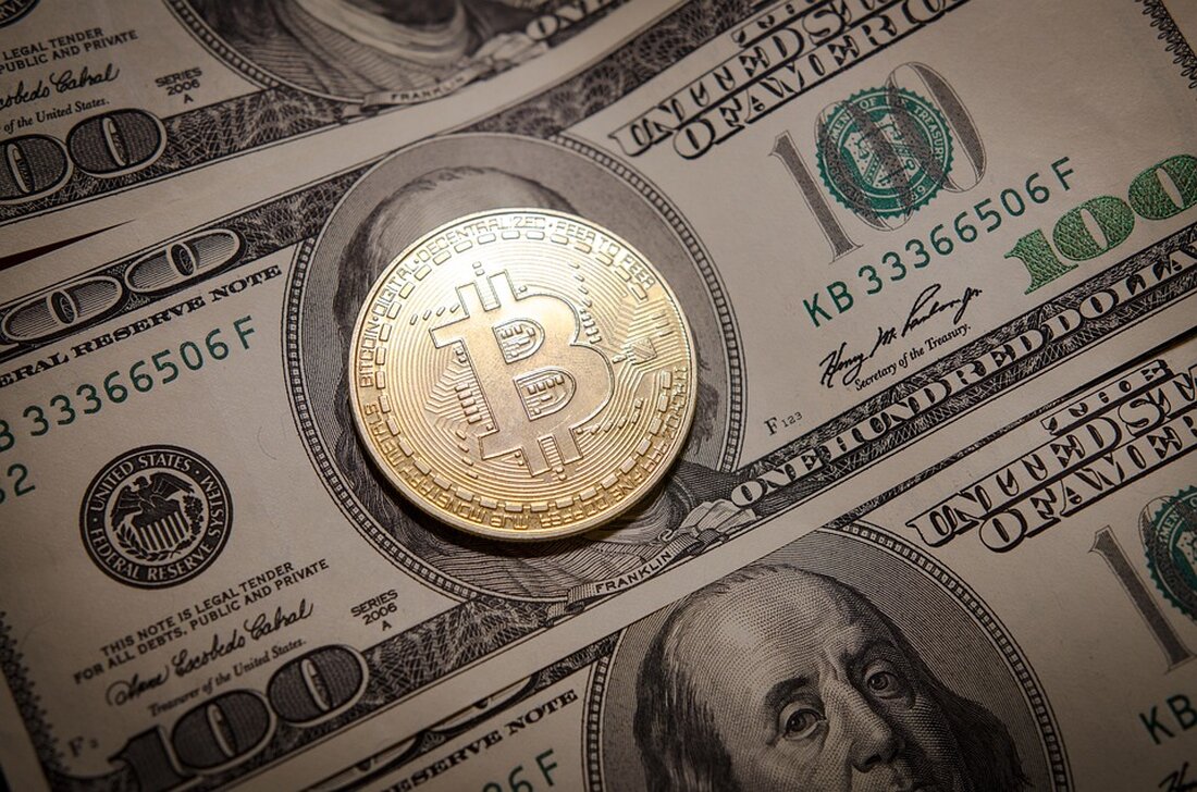 Bitcoin: Bekannter Analyst äußert Bedenken über die Kryptowährung Ein prominenter Analyst, DonAlt, der bereits den Bitcoin-Tiefpunkt im November 2022 korrekt prognostiziert hat, äußert nun Bedenken über die zukünftige Entwicklung der Kryptowährung. In einem Tweet an seine fast 500.000 Follower offenbarte DonAlt sein Bauchgefühl, dass Bitcoin kurz vor einem Zusammenbruch stehe. Obwohl er zugibt, dass ihm aktuelle Marktbeobachtungen und eine aktuelle Position fehlen, führt DonAlt seine Intuition auf die schleppende Performance von Bitcoin, die Annäherung des S&#038;P 500-Index an den Widerstand und verschiedene andere Marktfaktoren zurück. In einem Technical Roundup-Video erläuterte DonAlt seine pessimistische These weiter. Er glaubt, dass die Einführung &hellip;