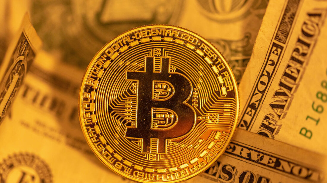 Bitcoin ging von einem Sechsmonatshoch am 3. Februar zurück, als die Bären vor dem heutigen US-Bericht zu den Non-Farm Payrolls (NFP) wieder auf den Markt kamen. Nach einer Bewegung über die Marke von 24.000 $ am Donnerstag änderte sich die Stimmung, als Händler sich auf den entscheidenden Bericht vorbereiteten, der voraussichtlich bei 185.000 eintreffen wird. Ethereum war ebenfalls im Minus und gab dabei einen Fünf-Monats-Höchststand auf. Bitcoin Bitcoin (Bitcoin) fiel am Freitag nach unten, als die Marktvolatilität vor dem jüngsten US-Bericht über die Beschäftigungszahlen außerhalb der Landwirtschaft (NFP) zunahm. Nach einem Hoch von 24.091,54 $ am Donnerstag Bitcoin/USD fiel heute &hellip;
