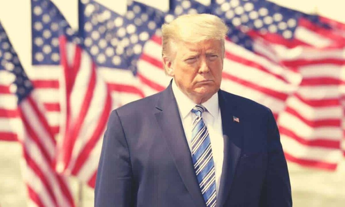 Der frühere Präsident der Vereinigten Staaten, Donald Trump, hat möglicherweise zwischen 100.000 und 1 Million US-Dollar mit dem Verkauf seiner 45.000-teiligen NFT-Sammlung verdient, laut Daten aus seiner jüngsten finanziellen Offenlegung, die von der Watchdog-Gruppe „Citizens for Responsibility and Ethics in Washington“ (CREW) veröffentlicht wurde. CREW berichtet, dass Trump möglicherweise den oben genannten Betrag aus dem Verkauf der NFTs verdient hat, die am 15. Dezember 2022 gestartet wurden und sein Leben und seine Karriere als Präsident präsentierten. Trumps Kollektion wurde zu einem Stückpreis von 99 US-Dollar eingeführt, wobei der Verkauf auf maximal 100 Stück pro Person begrenzt war. Käufer hatten die &hellip;