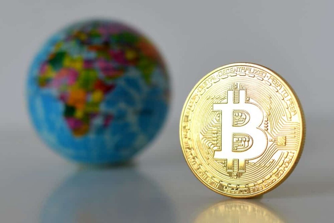 Strike – ein Bitcoin-Zahlungsunternehmen und eine Überweisungs-App – gab am Freitag bekannt, dass es jetzt für über 3 Milliarden Menschen weltweit zum Download verfügbar ist, darunter Dutzende neuer Länder. Die internationale Expansion wird es Wallet-Benutzern in Indien, Südkorea, Sri Lanka und anderen Ländern ermöglichen, Zahlungen sowohl in USD als auch in BTC untereinander zu überweisen. Den globalen Süden im Visier Jack Mallers, CEO von Strike, sprach auf der Bitcoin 2023 in Miami erklärt dass die Expansionsbemühungen des Unternehmens in erster Linie auf diejenigen ausgerichtet waren, die am meisten bessere Zahlungstools und -technologien benötigten. „Es ist ein großer Teil des globalen &hellip;