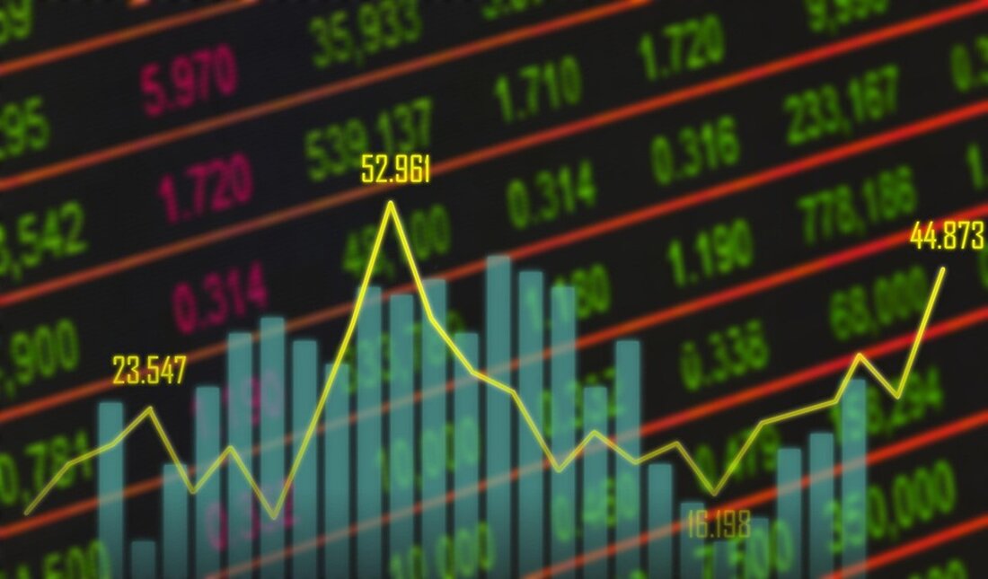 Der Bitcoin-Anstieg und Michael Saylors Botschaft Michael Saylor, der Vorstandsvorsitzende von Strategy und ein prominenter Befürworter von Bitcoin, hat kürzlich in einem Beitrag auf der Plattform X (ehemals Twitter) seine Gedanken zum aktuellen Anstieg des Bitcoin-Kurses geteilt. Saylor hebt hervor, dass die wachsende Akzeptanz und das Vertrauen in Bitcoin als digitale Währung entscheidende Faktoren für den Aufwärtstrend sind. In seinen Äußerungen betont Saylor die Bedeutung von Bitcoin als inflationsgeschütztes Anlageinstrument, das in Zeiten wirtschaftlicher Unsicherheit an Relevanz gewinnt. Diese Perspektive könnte vielen Investoren als Anreiz dienen, sich intensiver mit der Kryptowährung auseinanderzusetzen. Des Weiteren spricht Saylor über die technologische Innovation &hellip;