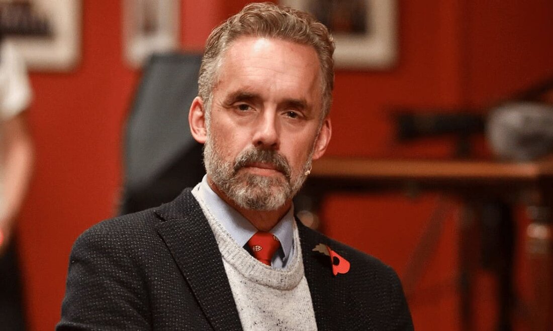 Der berühmte kanadische Psychologe und politische Kommentator Jordan Peterson glaubt, dass Bitcoin die einzige „lebensfähige“ Währungsalternative in einer zukünftigen Welt ist, die von der digitalen Zentralbankwährung (CBDC) dominiert wird. Der Intellektuelle sprach kürzlich mit dem Technologieexperten und Unternehmer Brian Roemmele über künstliche Intelligenz und andere neue Technologien und betonte, wie Bitcoin dazu dienen kann, die Welt vor ihren tyrannischen Exzessen zu schützen. Verwendung von Bitcoin für die Kommunikation In einem (n Interview Roemmele sagte am Montag, er sehe, dass Blockchain – insbesondere Bitcoin – aufgrund der „Art und Weise, wie sie hergestellt wurde“ in ein beliebtes Zahlungssystem integriert werde. Peterson …
