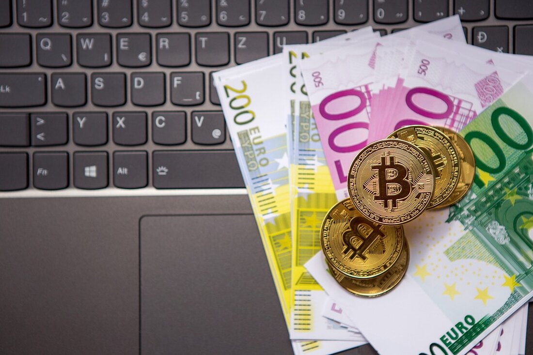Titel: Bitcoin verzeichnet größten Zuflusslauf seit Q4 2021, während Ethereum Abflüsse verzeichnet Laut CoinShares ist der Kryptowährungsmarkt derzeit im Aufwind, da die Gesamtzuflüsse der letzten vier Wochen 742 Millionen US-Dollar erreicht haben. Dieser jüngste Zufluss kehrt effektiv die vorhergehenden neunwöchigen Abflüsse um und markiert den größten Zuflusslauf seit dem vierten Quartal 2021. Bitcoin behält seine dominierende Position bei und verzeichnete in dieser Woche 99 % aller Mittelzuflüsse, was einem Gesamtvolumen von 140 Millionen US-Dollar entspricht. Im Gegensatz dazu verzeichnete Ethereum Abflüsse in Höhe von 2 Millionen US-Dollar, was es zum Vermögenswert mit den höchsten Gesamtabflüssen seit Jahresbeginn macht. Obwohl Bitcoin …