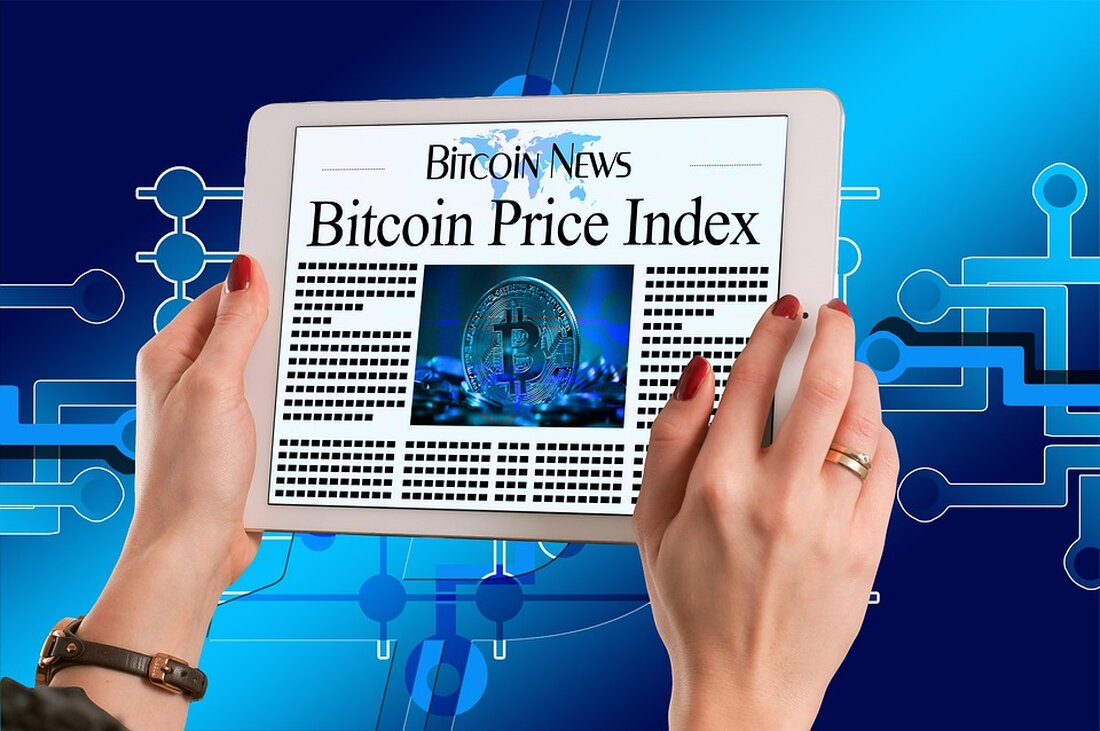 Spot-Bitcoin Exchange Traded Funds (ETFs) könnten in den USA möglicherweise genehmigt werden, wenn der Bitcoin-Spotmarkt die gleiche &#8222;Wirksamkeit&#8220; wie der Terminmarkt nachweisen kann, so der frühere Vorsitzende der Securities and Exchange Commission (SEC), Jay Clayton. Clayton äußerte sich positiv zu einem möglichen Bitcoin-ETF und erklärte, dass es für die SEC schwierig sein werde, zu argumentieren, dass ein Spot-ETF nicht genehmigt werden könne, da es bereits Futures-basierte Produkte gibt. Clayton betonte auch, dass die Tatsache, dass Institutionen ihren Namen auf einen Spot-Bitcoin-ETF setzen wollen, darauf hinweist, dass sich der Spotmarkt für Bitcoin weiterentwickelt und ausgereift ist. Die Aufnahme eines Spot-basierten Bitcoin-ETFs &hellip;