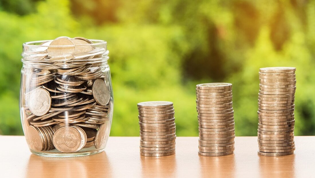 BUIDL auf Solana: Ein neues Kapitel im tokenisierten Treasury-Markt Am 25. März 2025 kündigten Blackrock und Securitize die Einführung einer neuen Anteilsklasse ihres tokenisierten Treasury-Fonds, BUIDL, auf der Solana-Blockchain an. Dies geschah, als die Vermögenswerte des Fonds 1,7 Milliarden Dollar erreichten und der gesamte marktweite tokenisierte Treasury-Markt einen Rekordwert von 5 Milliarden Dollar erreichte. BUIDLs Solana-Debüt und der Allzeithoch des tokenisierten Treasury-Marktes Der Blackrock USD Institutional Digital Liquidity Fund, auch bekannt als BUIDL, wird nun auf Solana betrieben und erweitert seine Multi-Chain-Präsenz auf insgesamt sieben Netzwerke, darunter Ethereum, Polygon und Avalanche. Die Cross-Chain-Interoperabilität wird durch die Wormhole-Technologie ermöglicht, die nahtlose …