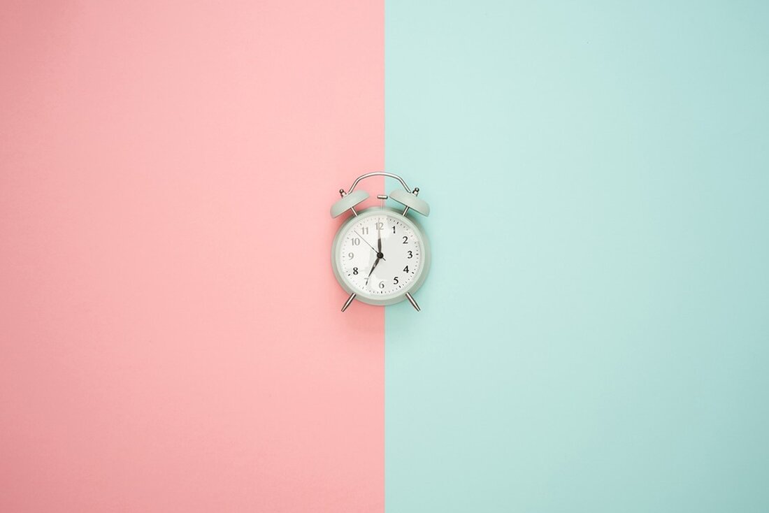 Der Countdown für das Litecoin Halving läuft. In nur drei Wochen werden die Block Rewards bei der Top 20 Kryptowährung erneut halbiert. Dieses Event geht regelmäßig mit steigenden Kursen einher, da das Angebot begrenzt wird. Das Halving hat sich in den letzten Jahren zu einer selbsterfüllenden Prophezeiung entwickelt, da Anleger auf steigende Kurse spekulieren und die Kryptos vor dem Halving kaufen, was automatisch zu einem Anstieg des Kurses führt. Im aktuellen soliden Gesamtmarkt, der überwiegend seitwärts läuft, hat der Litecoin (LTC) in den letzten sieben Tagen sogar 6 % verloren und ist damit die schlechteste Kryptowährung unter den Top 20. …