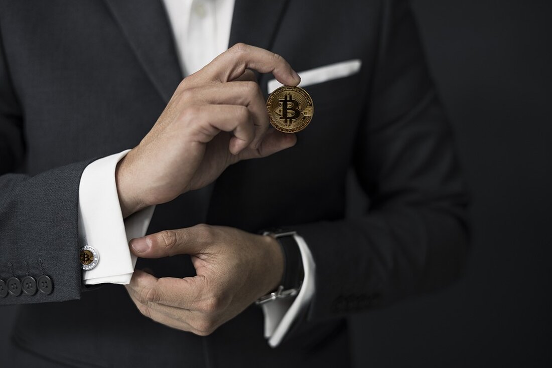 Ein US-Bezirksgericht hat eine Gruppe von Anlegern im Rahmen einer Wertpapierklage gegen das bekannte Kryptowährungsunternehmen Ripple Labs Inc. den Status einer Sammelklägergruppe zuerkannt. Richterin Phyllis J. Hamilton hat bestätigt, dass die Gruppe alle notwendigen Voraussetzungen für die Zertifizierung erfüllt, so dass der Prozess fortgesetzt werden kann. Der Hintergrund der Klage besteht darin, dass Ripple Labs durch den Verkauf des virtuellen Tokens XRP Hunderte von Millionen Dollar von Kleinanlegern eingenommen hat und dabei gegen die Wertpapiergesetze des Bundes und der Länder verstoßen haben soll. Die Kläger behaupten, dass XRP als unregistriertes Wertpapier betrachtet werden sollte. Die Klage richtet sich gegen Ripple …