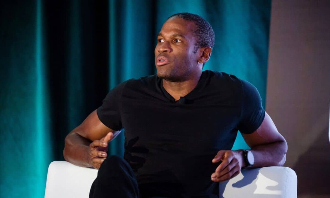 Der frühere Chef von BitMEX – Arthur Hayes – ist von seiner vorherigen Vorhersage über die Preisentwicklung von Bitcoin zurückgetreten. Der Geschäftsführer sagte, dass das größte Krypto-Asset in diesem Jahr wahrscheinlich nicht 70.000 US-Dollar erreichen wird, aber 2024 könnte für den gesamten Markt bullisch sein. Bereiten wir uns auf Harmagedon vor Während er im „What Bitcoin Did“-Podcast sprach, sagte Hayes voraus, dass Bitcoins Versuch, die „Marke“ von 70.000 US-Dollar zu überschreiten, erst im nächsten Jahr stattfinden wird, und wies gleichzeitig darauf hin, dass die bevorstehende Halbierung im Jahr 2024 entscheidend für die Bestimmung des Trends sein wird. „Das haben wir &hellip;