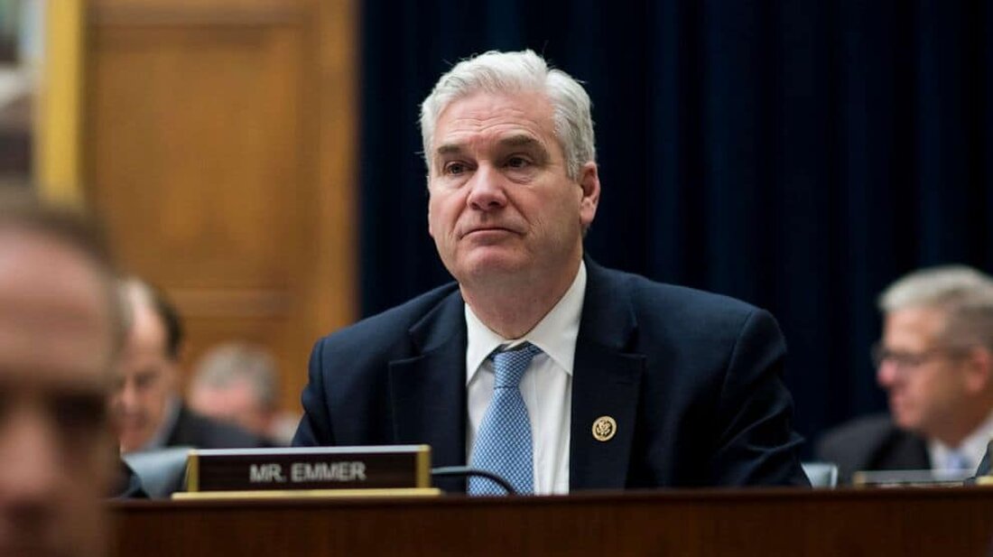 Am 22. Februar stellte der republikanische Kongressabgeordnete Tom Emmer vom US-Repräsentantenhaus einen Gesetzentwurf vor, um der Federal Reserve (Fed) die Ausgabe einer digitalen Zentralbankwährung (CBDC) zu verbieten. Der „CBDC Anti-Surveillance State Act“ zielt darauf ab, die finanzielle Privatsphäre amerikanischer Bürger zu schützen, indem er die Schaffung eines CBDC durch die Fed ohne vorherige Überprüfung und Genehmigung durch den Kongress verbietet. Emmer argumentierte, dass die Schaffung eines CBDC die finanzielle Privatsphäre und die Freiheit des Einzelnen negativ beeinflussen könnte, da Behörden und Regulierungsbehörden es als Instrument zur Verfolgung und Kontrolle der Ausgaben der Bürger nutzen könnten. Heute habe ich das CBDC &hellip;
