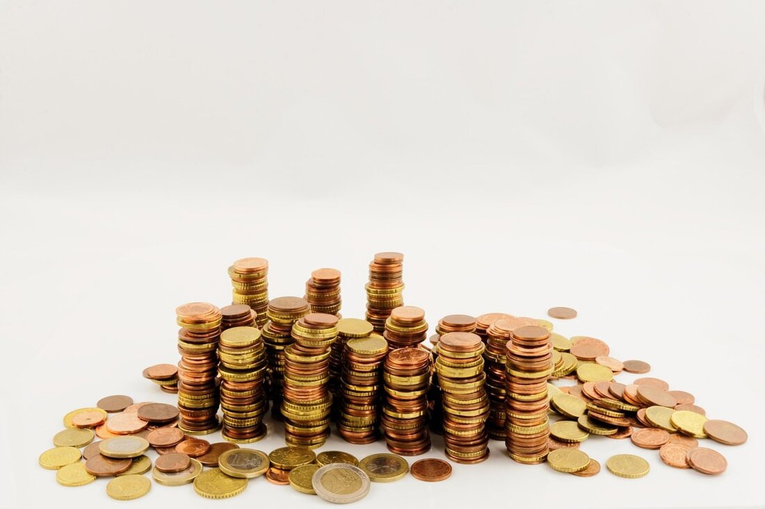Die Auswirkungen auf die Gemeinwirtschaft: Verbindung von On-Chain und Off-Chain-Assets In der heutigen digitalen Welt nehmen Kryptowährungen und Blockchain-Technologien eine immer wichtigere Rolle ein. Die Integration von On-Chain- und Off-Chain-Assets stellt eine bedeutende Herausforderung dar und hat weitreichende Auswirkungen auf die Gemeinwirtschaft. On-Chain- und Off-Chain-Assets On-Chain-Assets sind digitale Vermögenswerte, die direkt auf der Blockchain existieren. Sie zeichnen sich durch ihre Transparenz und die Unveränderlichkeit der Transaktionshistorie aus. Im Gegensatz dazu beziehen sich Off-Chain-Assets auf Vermögenswerte, die außerhalb der Blockchain existieren, wie beispielsweise Immobilien oder traditionelle Finanzinstrumente. Die Verbindung dieser beiden Asset-Klassen kann innovative Möglichkeiten im Finanzsektor eröffnen, bringt jedoch auch &hellip;