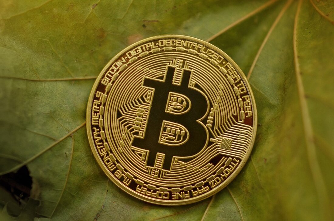 Die Near Foundation, die für die Verwaltung der Layer-2-Blockchain Near Protocol (NEAR) verantwortlich ist, hat im zweiten Quartal 2023 starke finanzielle Einbußen verzeichnet. Der Kassenbestand der Stiftung sank auf 900 Millionen US-Dollar, was auf einen erheblichen Rückgang der Kosten für Near-Symbole zurückzuführen ist. Der Preis pro NEAR-Token sank von 1,99 US-Dollar auf 1,38 US-Dollar. Laut einem Transparenzbericht, der am 10. Juli veröffentlicht wurde, verfügt das Near Treasury derzeit über 349 Millionen US-Dollar in Fiat-Währung, 315 Millionen US-Dollar in NEAR-Token sowie 90 Millionen US-Dollar in Krediten und Ausgaben. Im zweiten Quartal wurden insgesamt 16 Millionen US-Dollar und 1 NEAR-Token an die &hellip;