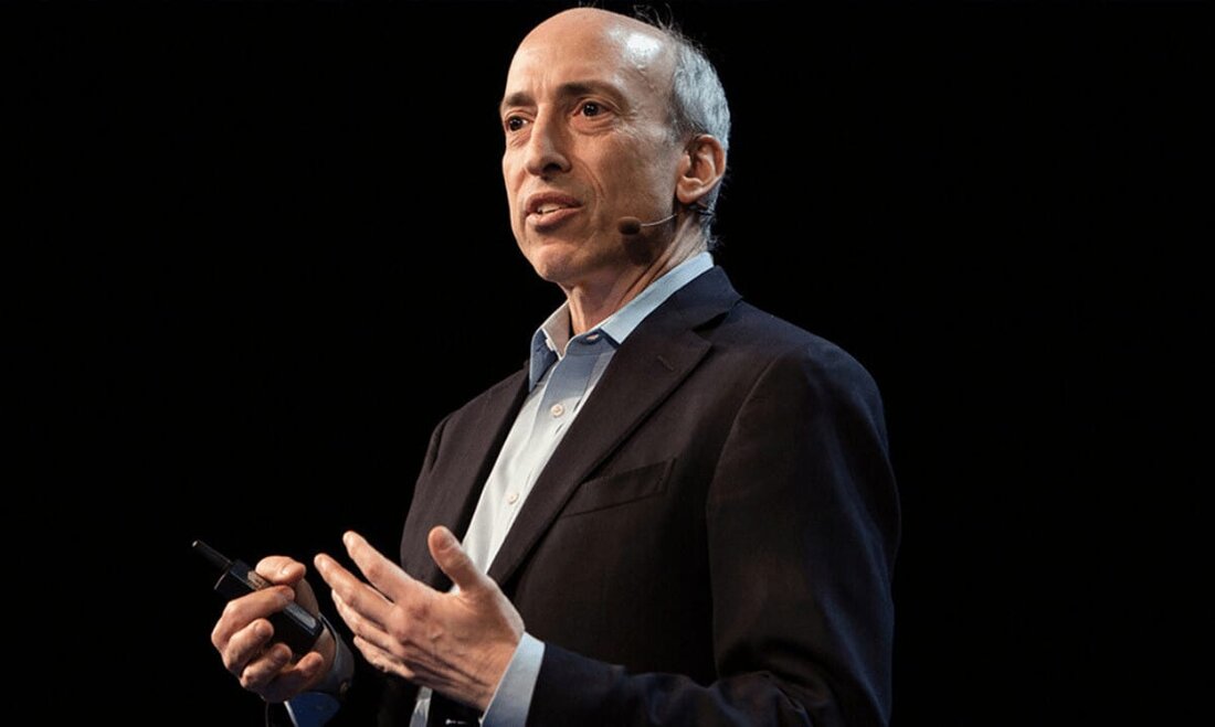 Ein neu aufgetauchtes Video aus dem Jahr 2018 zeigte, dass der derzeitige Vorsitzende der US-Börsenaufsicht SEC (Securities and Exchange Commission) – Gary Gensler – mehrere Kryptowährungen, darunter Bitcoin (BTC) und Ether (ETH), als „keine Wertpapiere“ einstufte. Seine Haltung von vor fast fünf Jahren steht im Gegensatz zu seiner heutigen Vision. Gensler hat mehrfach argumentiert, dass BTC der einzige digitale Vermögenswert ist, der als Ware kategorisiert werden könnte. Genslers Meinung vor seiner Ernennung zum SEC-Vorsitzenden Das Video, das auf Twitter viral ging, zeigt, wie Gensler sagt, dass vier der führenden Kryptowährungen – Bitcoin (BTC), Ether (ETH), Litecoin (LTC) und Bitcoin Cash …
