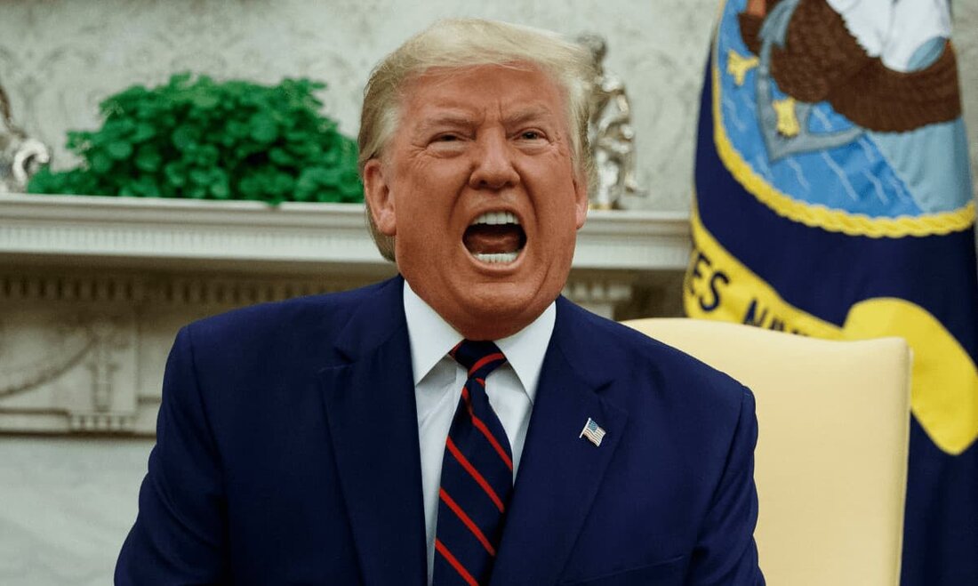 Die NFT-Sammlung mit Donald Trump verzeichnete in den Stunden nach der Verhaftung des Milliardärs ein erhöhtes Interesse. Inhaber einer digitalen Sammelkarte von Trump verkauften nach seinem Erscheinen im Gerichtssaal über 60 Token. Entsprechend Daten vom führenden NFT-Marktplatz OpenSea hat digitale Kunst, die Donald Trump darstellt, an Popularität gewonnen, nachdem er als erster ehemaliger Präsident der USA inhaftiert wurde. Mehr als 60 Benutzer haben in den letzten 12 Stunden solche Token gekauft, wobei die meisten ungefähr 0,5 ETH ausgeben, um kryptografische Bilder des 76-jährigen Amerikaners zu erwerben, der vor verschiedenen Hintergründen posiert. Der teuerste Kauf fand vor Stunden statt, als eine …