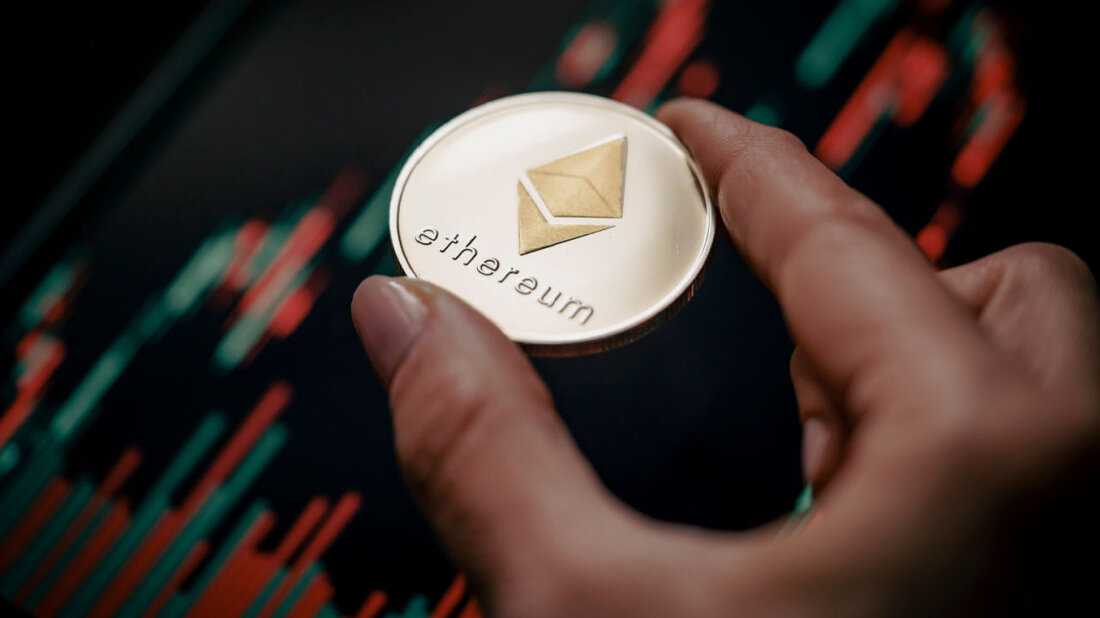 Ethereum handelte am Samstag nach dem US-Bericht der Non-Farm Payrolls (NFP) vom Freitag weiterhin nahe einer wichtigen Widerstandsmarke von 1.700 $. Der gestrige Bericht zeigte, dass in der US-Wirtschaft im Januar 517.000 Arbeitsplätze geschaffen wurden, mehr als die 185.000, die viele erwartet hatten. Bitcoin konsolidierte sich jedoch größtenteils, als Händler sich bewegten, um die jüngsten Gewinne mitzunehmen. Bitcoin Bitcoin (Bitcoin) bewegte sich zu Beginn des Wochenendes nach unten, da Händler nach einem kürzlichen Anstieg auf ein Sechsmonatshoch weiterhin Gewinne erzielten. Nach einem Hoch von 23.678,10 $ am Freitag Bitcoin/USD fiel früher in der Sitzung am Samstag auf ein Intraday-Tief von &hellip;