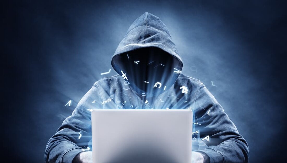 Der Hacker hinter dem 200-Millionen-Dollar-Exploit des DeFi-Protokolls Euler Finance Anfang dieses Monats hat öffentlich über die Blockchain kommuniziert, um sich für sein Verbrechen zu entschuldigen. Der Ausbeuter, der unter dem Namen „Jacob“ bekannt ist, hat nach und nach Gelder im Zusammenhang mit dem Hack zurückgegeben, die sich jetzt auf insgesamt 177 Millionen US-Dollar belaufen. In einer verschlüsselten Blockchain-Nachricht am Montag, dem Hacker versprochen das gestohlene Geld zurückzugeben und sagte, er zögere nur aus Sorge um seine eigene Sicherheit. In einer Folgenachricht zeigte der Hacker schwere Reue: „Jacob hier“, schrieb er. „Ich glaube nicht, dass das, was ich sage, mir in …