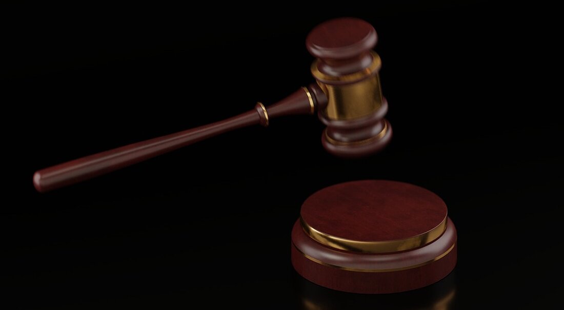 FBI durchsucht Haus von Kryptowährungsmanager Jesse Powell Im März durchsuchte das FBI das Haus des Kryptowährungsmanagers Jesse Powell. Dies berichtete die New York Times Business am 6. Juli 2023. Powell gab an, dass das FBI und die US-Staatsanwaltschaft für den nördlichen Bezirk von Kalifornien seit mindestens September letzten Jahres gegen ihn ermittelten. Während der Durchsuchung wurden elektronische Geräte in Powells Haus in Brentwood, Los Angeles, beschlagnahmt. Bisher wurde Powell jedoch noch kein Verbrechen vorgeworfen. Sein Anwalt Brandon Fox erklärte, dass die Ermittlungen hauptsächlich auf Vorwürfe des Verge Center for the Arts abzielen, einer gemeinnützigen Organisation, die von Powell gegründet wurde. &hellip;