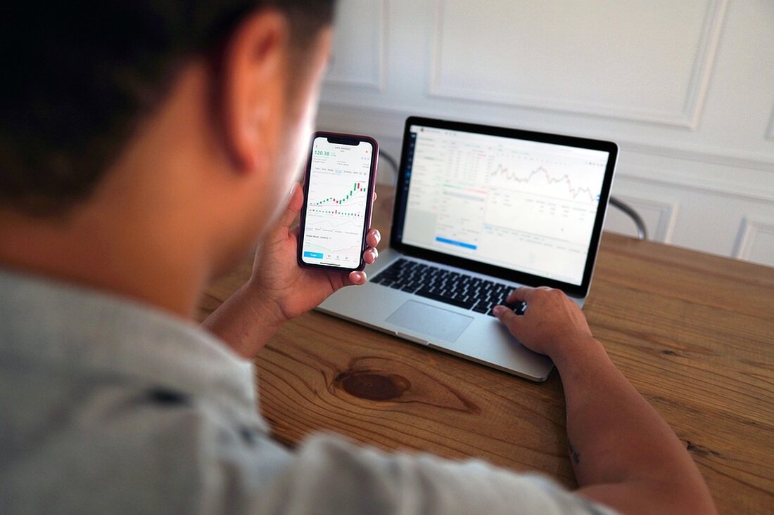 Hashdex plant Erweiterung seines Bitcoin und Ether Index-ETFs Im Februar 2023 hat der Vermögensverwalter Hashdex einen börsengehandelten Kryptowährungsindexfonds (ETF) aufgelegt, der aktuell nur in Bitcoin und Ether investiert ist. Laut einem am 14. März eingereichten überarbeiteten S-1-Antrag plant Hashdex jedoch, diesen Fonds um sieben weitere Altcoins zu erweitern. Geplante Altcoins für den Index-ETF Der neue Antrag schlägt vor, die folgenden Altcoins in den Index-ETF aufzunehmen: Solana, XRP, Cardano, Chainlink, Avalanche, Litecoin und Uniswap. Bis zum 17. März 2023 hielt der Hashdex Nasdaq Crypto Index US ETF ausschließlich Bitcoin und Ether. Zuvor deuteten frühere Versionen des S-1-Antrags an, dass die Möglichkeit &hellip;