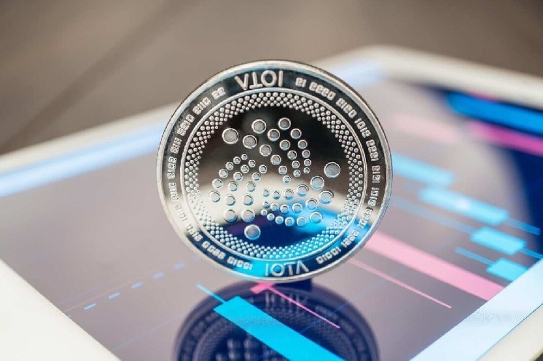IOTA Rebased: Neue Dimensionen der Programmierbarkeit und Skalierbarkeit IOTA Rebased hat bedeutende Fortschritte in der Blockchain-Technologie angekündigt, indem es nicht nur die Unterstützung der Ethereum Virtual Machine (EVM) einführt, sondern auch die Integration der Move-VM. Diese Entwicklungen zielen darauf ab, die Programmierbarkeit und Skalierbarkeit des IOTA-Systems erheblich zu verbessern. Die Unterstützung der EVM ermöglicht es Entwicklern, Anwendungen, die ursprünglich für Ethereum konzipiert wurden, problemlos auf der IOTA-Plattform zu implementieren. Dies eröffnet neue Möglichkeiten für die Entwicklung dezentraler Anwendungen (dApps) und sorgt dafür, dass IOTA für ein breiteres Spektrum von Use Cases attraktiv bleibt. Zusätzlich bringt die Integration der Move-VM einen …