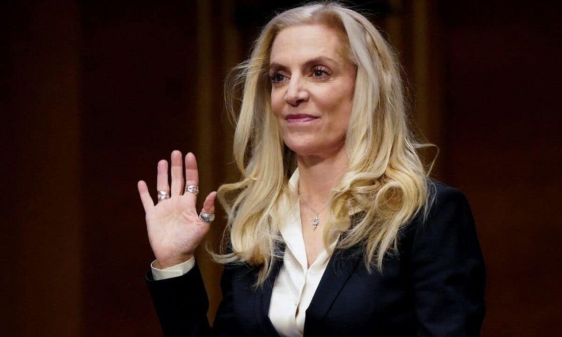Der Präsident der Vereinigten Staaten – Joe Biden – wird Berichten zufolge Lael Brainard (Vizevorsitzender der Federal Reserve) zu seinem obersten Wirtschaftsberater ernennen. Letzterer ist ein Kritiker von Kryptowährungen und argumentiert, dass sie die finanzielle Stabilität Amerikas untergraben könnten. Andererseits ist sie eine Befürworterin eines digitalen Dollars, der stark zentralisiert und von den Behörden überwacht würde. Anti-Krypto-Position Laut Bloomberg Abdeckung, wird Präsident Biden bald Lael Brainard zu seinem Top-Finanzberater ernennen. Zuvor arbeitete sie im Weißen Haus als stellvertretende Direktorin des National Economic Council (NEC) unter Präsident Bill Clinton. Brainard wurde 2014 auch von Barack Obama als Fed-Gouverneur nominiert. Der Demokrat &hellip;