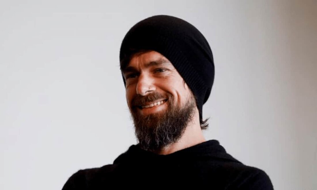In der Hitze der Durchsetzungsmaßnahmen der SEC gegen Binance und Coinbase löste ein einfaches „Ja“ von Jack Dorsey auf Twitter eine Flut von Kommentaren aus. Alles begann damit, dass ein Twitter-Nutzer Dorsey fragte, ob er Ether für ein Wertpapier halte, was er bejahte. Jack Dorseys Ether-Rant Dorsey, ein bekannter Bitcoin-Unterstützer, hat in der Vergangenheit auch auf seine Unzufriedenheit mit Ether hingewiesen. In der neuesten Folge twitterte der ehemalige Twitter-CEO einen Screenshot eines Beitrags von Brian Armstrong, CEO von Coinbase, aus dem Jahr 2015, in dem er Altcoins als „Ablenkungen“ bezeichnete und argumentierte, dass sie sich auf Bitcoin konzentrieren sollten. Dann &hellip;