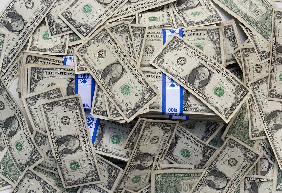 Das Krypto-Protokoll Fetch.ai hat gerade neue Mittel in Höhe von 40 Millionen US-Dollar aufgebracht. Dies wurde von DwfLabs bestätigt. Nach dieser Ankündigung ist der Wert des Tokens $FET um 13,9% auf 0,388 $ gestiegen. Trotz der negativen Auswirkungen des Abschwungs sieht Saqr Ereiqat, Mitbegründer des Venture-Building-Unternehmens Crypto Oasis in Dubai, immer noch positive Aspekte in der aktuellen Situation. Ereiqat betont, dass dieser Umbruch einen strengeren Auswahlprozess ermöglicht und sicherstellt, dass nur die aussichtsreichsten Projekte gefördert werden. Zudem würden die schwierigen Zeiten die Gewinner von den weniger innovativen Unternehmen unterscheiden. Natürlich gibt es immer noch Projekte, die aufgrund mangelnder Finanzierung Schwierigkeiten …