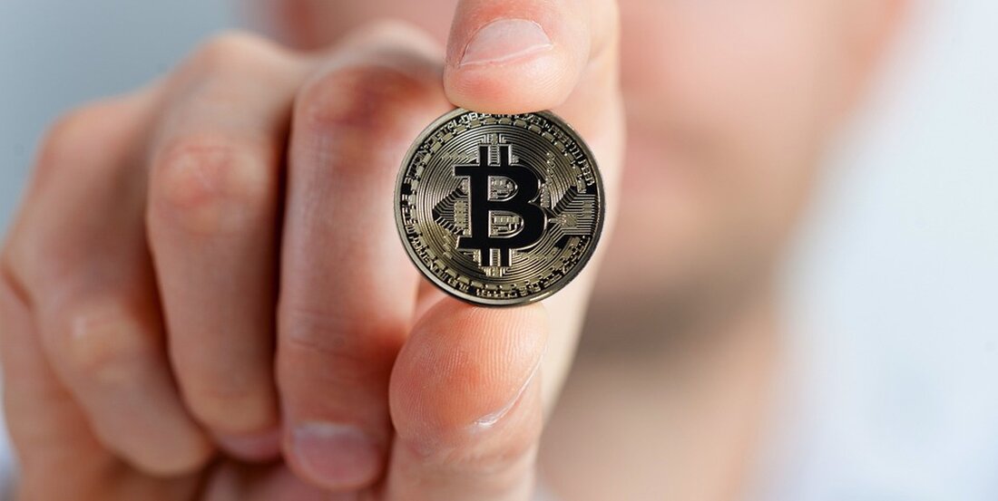 Bitcoin bleibt in einer engen Spanne zwischen 29.000 USD und 31.350 USD gehandelt, was zu einer hohen Volatilität führt. Angesichts des gesteigerten Interesses von Investoren und Enthusiasten stellt sich die Frage, ob Bitcoin in diesem Jahr 100.000 US-Dollar erreichen kann. Ein Analyst von K33 Research glaubt, dass sich mehrere positive Katalysatoren abzeichnen, die den Bitcoin-Preis deutlich steigen lassen könnten. Insbesondere hebt er den Sommer als eine Hauptakkumulationsperiode hervor und ist optimistisch, da Bitcoin über 30.000 US-Dollar gehandelt wird. Ein positiver Katalysator ist das Wiederaufleben des institutionellen Interesses an Spot-Bitcoin-ETFs. Dies bestätigt Bitcoin als praktikable und solide Anlagealternative und schafft somit &hellip;