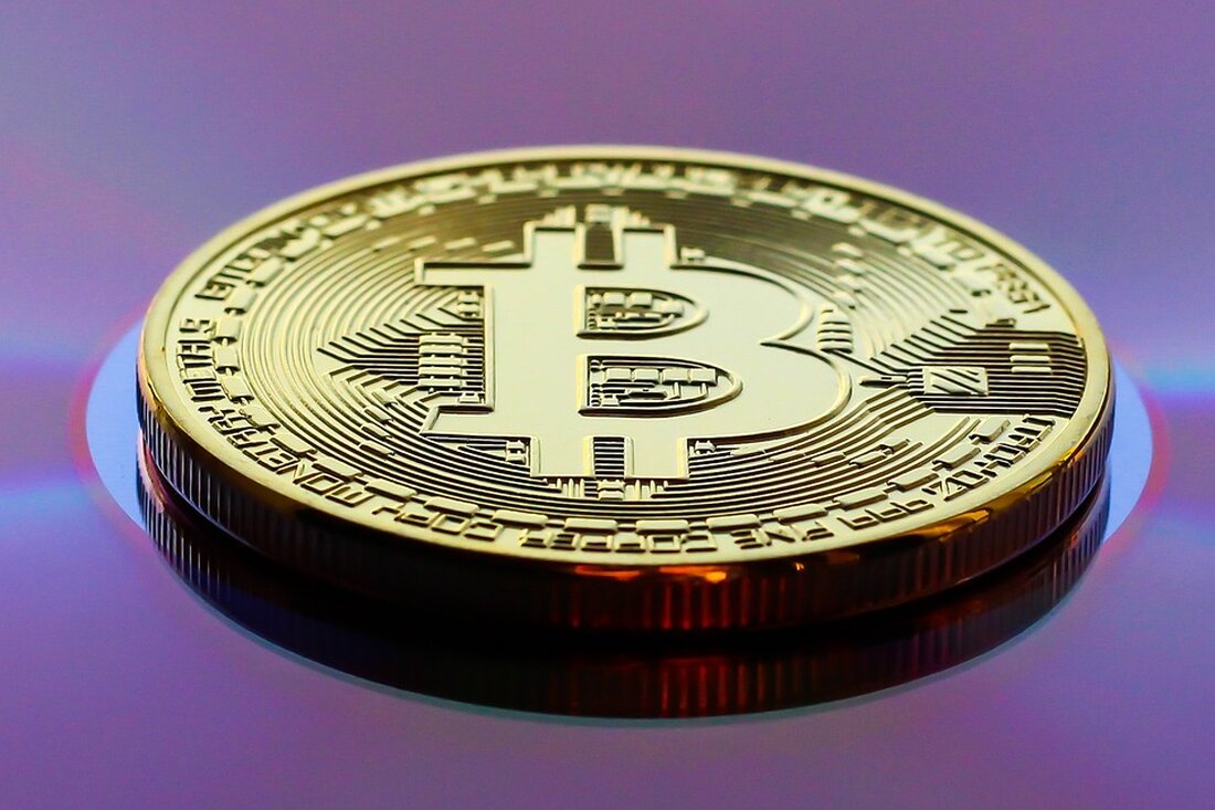 Kava, eine Layer-1-Blockchain, die die Schaffenskraft von Ethereum mit der Geschwindigkeit und Interoperabilität von Cosmos vereint, hat das Kava 14 Upgrade angekündigt. Mit diesem Upgrade wird die „interne Bridge“-Technologie eingeführt, um native Cosmos Assets nahtlos in das ERC-20-Token-Standard von Ethereum zu überführen und umgekehrt. Kava 14 ist einer von mehreren geplanten Meilensteinen. Anfang Juli hat Tether Kava zu einem Gateway für die Ausgabe von native USDT auf Cosmos gemacht. Mit dem Start von Kava 14 kann USDT nun problemlos auf Cosmos umgewandelt und von dort aus auch auf anderen Layer-1-Plattformen mit nativem USDT gehandelt werden, einschließlich Bitcoin (über Omni und …