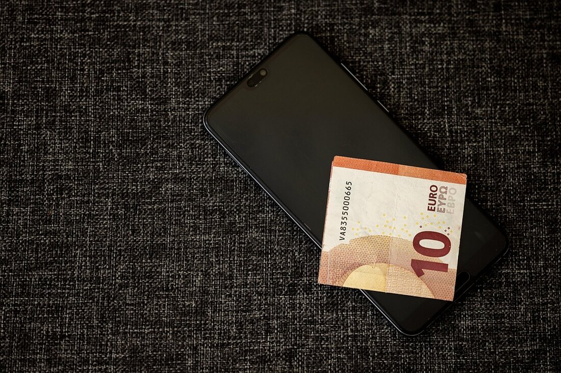 KfW investiert erstmals in Blockchain-Pfandbrief der Berlin Hyp Die Kreditanstalt für Wiederaufbau (KfW) hat eine wegweisende Entscheidung getroffen, indem sie zum ersten Mal in einen Blockchain-basierten Pfandbrief der Berlin Hyp investiert hat. Dieser Schritt markiert einen bedeutenden Fortschritt in der Digitalisierung des Kapitalmarkts. Blockchain-Technologie ändert die Finanzwelt Die Anwendung von Blockchain-Technologie im Finanzbereich bietet zahlreiche Vorteile, darunter erhöhte Transparenz und Sicherheit. Durch die Verwendung dieser Technologie können Wertpapiere effizienter und kostengünstiger verwaltet werden. Die Investition der KfW in einen Blockchain-Pfandbrief stellt somit nicht nur einen innovativen Ansatz dar, sondern auch einen wichtigen Meilenstein für die Integration digitaler Lösungen im traditionellen …