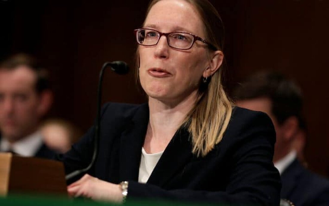 Nach dem harten Vorgehen der Securities and Exchange Commission (SEC) gegen den Staking-Service von Kraken am Donnerstag schimpft eines ihrer Mitglieder gegen die Entscheidung ihrer Agentur. Hester Peirce – auch bekannt als „Crypto Mom“ – gab am Mittwoch eine Erklärung ab, in der sie argumentierte, dass die Durchsetzungsmaßnahmen der SEC weder „effizient noch fair“ seien und dass den Börsen zunächst nie ein realistischer Weg zur Registrierung gegeben worden sei. Der Durchsetzungsstil der SEC Laut Peirce ist die grundlegende Frage nicht, ob das Staking-Produkt von Kraken bei der SEC hätte registriert werden sollen, sondern ob eine solche Registrierung überhaupt möglich war. …