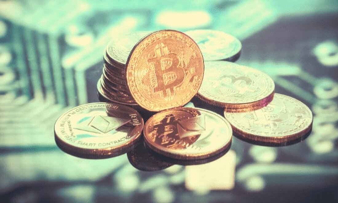 Bitcoin hat in diesem Jahr eine immense Widerstandsfähigkeit gezeigt. Auch wenn die gesamte Rallye per se nicht reibungslos verlief, ist sie doch von Bedeutung, da sie vor dem Hintergrund des Bankenskandals stattfand. Dies stellte im Wesentlichen eine Verschiebung der Anlegerstimmung dar, die Bitcoin als Absicherung gegen Banken betrachtete. Laut dem jüngsten Bericht der Marktverfolgungsplattform CoinGecko belief sich das Spothandelsvolumen an den Top-10-Kryptobörsen im ersten Quartal 2023 auf 2,8 Billionen US-Dollar und stieg gegenüber dem vierten Quartal 2022 um mehr als 18 %. Das monatliche Handelsvolumen stieg seit den Tiefstständen von 0,5 Billionen Dollar im Dezember 2022 ebenfalls an, muss aber …