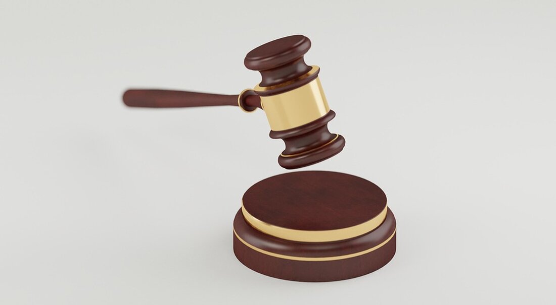 Offizielle Untersuchung des Kryptoskandals um Javier Milei und LIBRA Coin Die kürzlich bekannt gewordene Untersuchung rund um Javier Milei und die Kryptowährung LIBRA Coin sorgt für Aufsehen in der Finanz- und Politiklandschaft Argentiniens. Der Skandal hat umfassende Auswirkungen auf zahlreiche Anleger, da die Situation erhebliche finanzielle Verluste zur Folge hat. Berichten zufolge haben rund 75.000 Anleger in LIBRA Coin investiert, was zu Schäden in Höhe von etwa 280 Millionen US-Dollar führte. Die Fragen, die sich nun stellen, sind vielschichtig: Was wusste Argentiniens Präsident Javier Milei über die potenziellen Risiken und Probleme, die mit LIBRA Coin verbunden sind? Die offizielle Untersuchung …