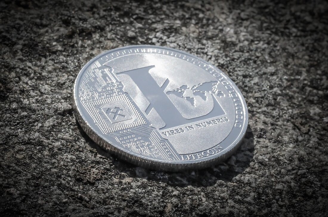 Litecoin (LTC) ist derzeit der schwächste Top-10-Coin auf dem Markt und verzeichnet Verluste von über 1%. Die Marktkapitalisierung beträgt derzeit 7,087 Milliarden $. In den letzten Wochen hat LTC Verluste von über 5% verzeichnet und befindet sich somit am Ende des Rankings. Die Frage ist, warum die Korrektur so stark ist und ob die Halving-Rallye bereits vorbei ist. Der aktuelle Litecoin Kurs weist moderate Verluste in einer Konsolidierungsphase auf. In den letzten zwei Wochen konnte LTC jedoch Gewinne von insgesamt 12% verzeichnen. Es zeigt sich, dass es sich um eine Gegenbewegung in der bullishen Kursentwicklung handelt. LTC bewegt sich in &hellip;
