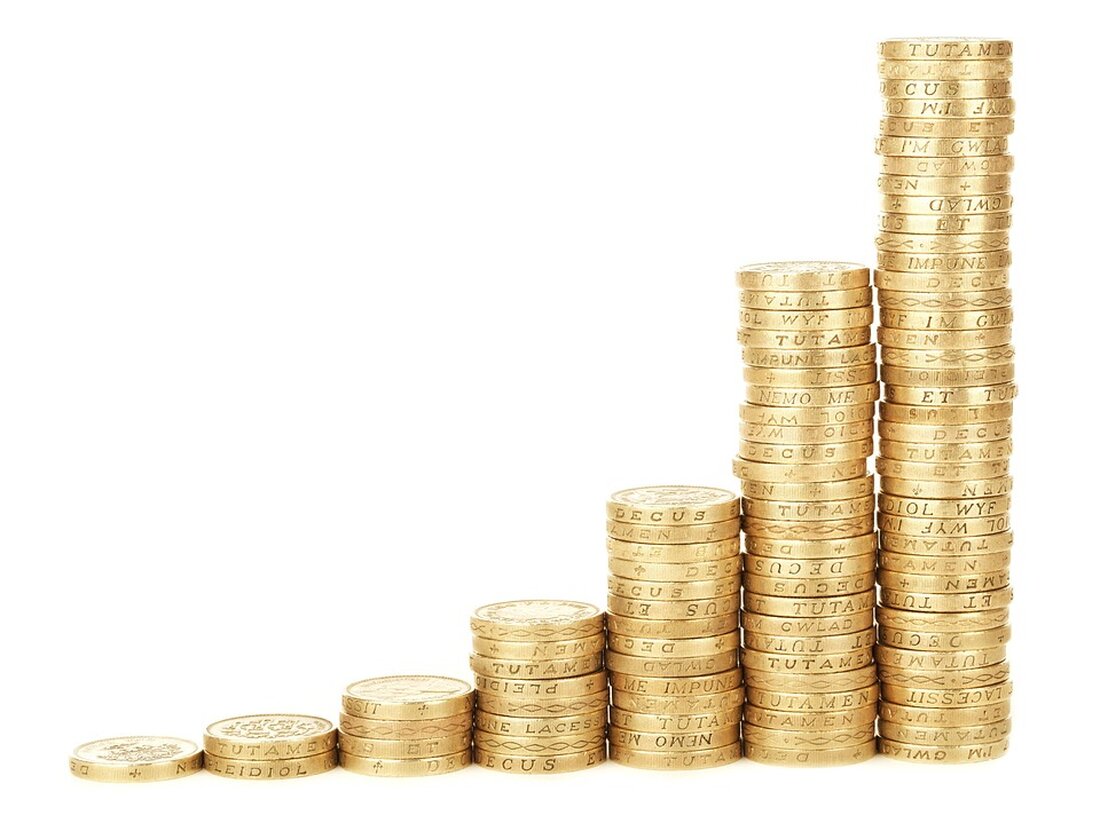 MakerDAO verzeichnet ein wachsendes Interesse an wstETH in seinen Tresoren. Gleichzeitig ist der MKR-Preis mit hoher Geschwindigkeit weiter gestiegen. Der Liquid Staking Derivatives (LSD) Sektor hat eine beeindruckende Dominanz erreicht, und viele Protokolle wie MakerDAO haben Schwierigkeiten, mit Unternehmen wie Lido zu konkurrieren. Es gibt jedoch Anzeichen dafür, dass MakerDAO in Zukunft vom Wachstum der LSD profitieren wird. Gemäß den neuesten Daten haben die LSDs im MakerDAO-Protokoll neue Rekorde erreicht. Der WSTETH-B-Tresor enthält jetzt beeindruckende 309 Millionen DAI (USD), während der WSTETH-A-Tresor 221 Millionen DAI akkumuliert hat. Der RETH-A-Tresor verzeichnete ebenfalls einen beträchtlichen Betrag von 21 Millionen DAI. Diese Zahlen …
