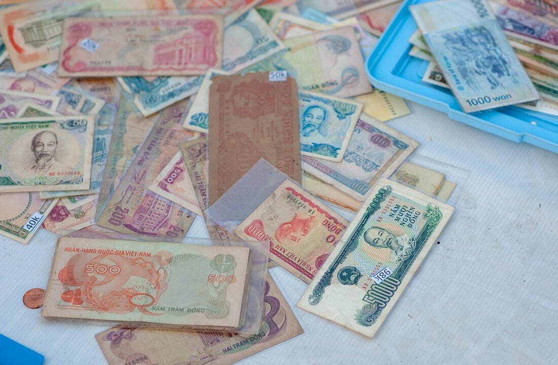 Mt. Gox tätigt massive Bitcoin-Überweisung: Was das für die Gläubiger bedeutet Die nicht mehr existierende Krypto-Börse Mt. Gox hat kürzlich eine bedeutende Bitcoin-Überweisung durchgeführt, bei der eine Milliarde USD in Bitcoin (BTC) bewegt wurde. Diese Transaktion erfolgt im Kontext der bevorstehenden Auszahlungen an die Gläubiger der Börse, deren Rückzahlung bis Oktober 2025 vorgesehen ist. Massive Übertragung von 11.501 Bitcoin Wie die Blockchain-Analysefirma Arkham Intelligence berichtet, hat Mt. Gox insgesamt 11.501 Bitcoins an zwei Wallets überwiesen. Dabei erhielt ein Wechsel-Wallet (Adresse: 1DcoA) 10.608 BTC im Wert von 929 Millionen USD, während das Hot Wallet von Mt. Gox (Adresse: 1Jbez) 893 BTC &hellip;