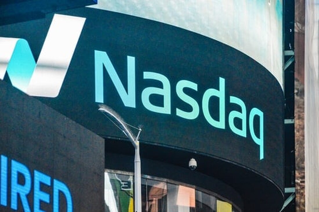 Die führende Börse – Nasdaq Inc. – könnte einen weiteren Vorstoß in Richtung Kryptowährungssektor machen, indem sie bis Ende des zweiten Quartals dieses Jahres Verwahrungsdienste einführt. Fidelity und Bank of New York Mellon sind weitere Finanzgiganten, die solche Optionen anbieten. Ira Auerbach – Senior Vice President und Leiter von Nasdaq Digital Assets – genannt in einem kürzlich geführten Interview, dass die globale Börsengruppe bestrebt ist, in den kommenden Monaten alle erforderlichen Genehmigungen zu erhalten und die technische Infrastruktur für die Plattform aufzubauen. Wenn alles nach Plan läuft, könnte die Nasdaq Mitte 2023 mit der Verwahrung von Kryptowährungen beginnen. Außerdem hat …