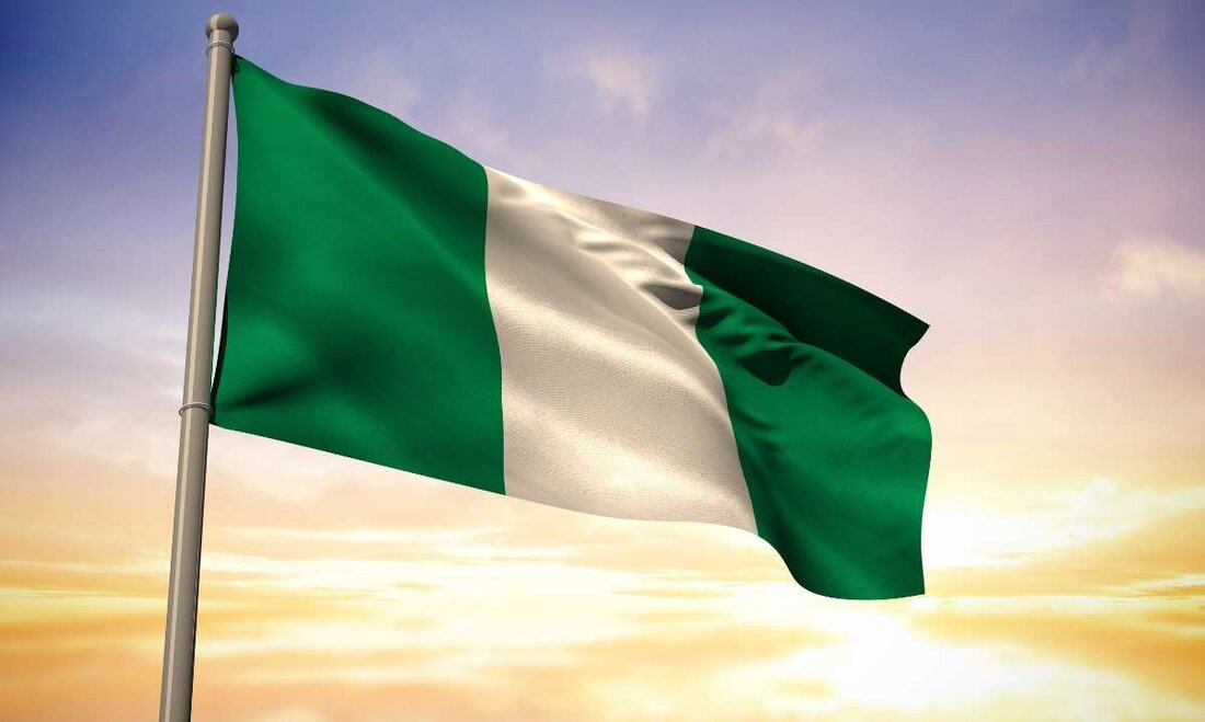 Das nigerianische Bundesministerium für Kommunikation und digitale Wirtschaft (FMCDE) hat die National Blockchain Policy genehmigt, da das Land die Schaffung einer blockkettenbetriebenen Wirtschaft verdoppelt. Die Annahme der Richtlinie durch die Regierung wird den Weg für die formelle Nutzung der Technologie in dem Land ebnen, das in den letzten Jahren eine bedeutende Einführung von Kryptographie erfahren hat. Das FMCDE glaubt, dass sich seine Umsetzung sowohl auf den öffentlichen als auch auf den privaten Sektor in Nigeria positiv auswirken wird. Blockchain-Annahme Der jüngste Vorstoß in Richtung Blockchain wurde auch durch die Bemühungen Nigerias ausgelöst, sich von seiner starken wirtschaftlichen Abhängigkeit vom Öl- &hellip;