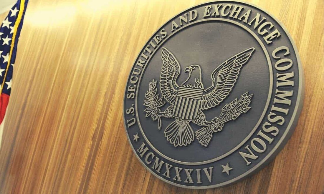 Laut einem Bericht von Reuters führt die große Blockchain-Infrastrukturplattform Paxos Trust Company Gespräche mit der US-amerikanischen Börsenaufsichtsbehörde Securities and Exchange Commission (SEC) über den Binance Stablecoin BUSD. Das Unternehmen erhielt zuvor eine Mitteilung der New Yorker Behörden, die Prägung von BUSD einzustellen. Laut Reuters vom Dienstag (21. Februar 2022) schickte Charles Cascarilla, CEO von Paxos, am 18. Februar eine E-Mail an die Mitarbeiter der Firma, in der er sie darüber informierte, dass das Unternehmen „konstruktive Gespräche“ mit der SEC führt. Anfang Februar erhielt Paxos eine Mitteilung von Wells von der amerikanischen Aufsichtsbehörde, in der behauptet wurde, dass das Unternehmen nicht &hellip;