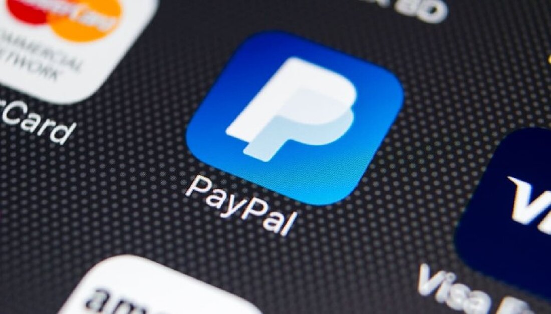 PayPal unterstützt bald Chainlink (LINK) und Solana (SOL) PayPal hat angekündigt, dass es in naher Zukunft die Kryptowährungen Chainlink (LINK) und Solana (SOL) auf seiner Plattform unterstützen wird. Diese Erweiterung betrifft sowohl PayPal-Nutzer als auch Nutzer, die mit diesen digitalen Assets arbeiten möchten. Die Entscheidung, Chainlink und Solana in die Plattform zu integrieren, zeigt PayPals Engagement, sein Angebot im Bereich der Kryptowährungen zu diversifizieren und die Nutzung digitaler Währungen für eine breitere Nutzerbasis zugänglich zu machen. Chainlink ist bekannt für seine Funktion als dezentrales Orakelnetzwerk, das Smart Contracts mit realen Daten verbindet, während Solana für seine hohe Transaktionsgeschwindigkeit und Skalierbarkeit …