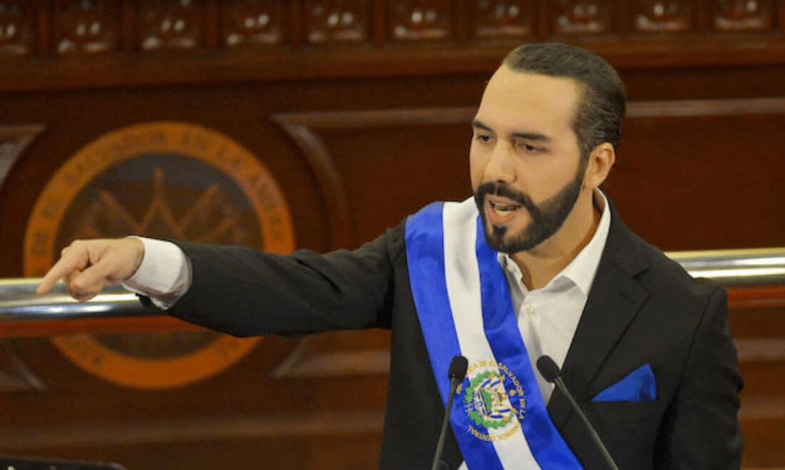 Der Präsident von El Salvador – Nayib Bukele – gab bekannt, dass der Tourismussektor des Landes um 95 % gewachsen ist, seit es Bitcoin als offizielles Zahlungsmittel eingeführt hat. Er kritisierte einige Zentralbanken, einschließlich der Federal Reserve, und behauptete, ihre Politik habe einen großen Teil der Ersparnisse der Menschen ausgewaschen. Daher erwartet Bukele, dass sich viele Personen aus dem Westen auf dezentralisierte Finanzinstrumente konzentrieren werden. „Wir bekommen ein Rebranding“ El Salvadors politischer Führer skizziert in einem kürzlich geführten Interview die wichtigsten Vorteile, die die Einführung von Bitcoin als gesetzliches Zahlungsmittel seiner Nation gebracht hat. Erstens machte es das lateinamerikanische Land …