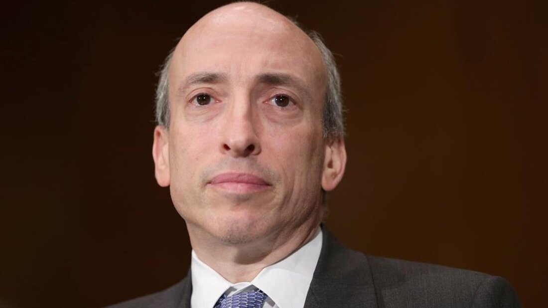 Der Kreuzzug des Vorsitzenden der Securities and Exchange Commission (SEC), Gary Gensler, gegen die Krypto-Asset-Industrie hat zu politischem Widerstand geführt. Der US-Repräsentant Warren Davidson ist der jüngste, der Vergeltung übt. Der Vertreter von Ohio sagte, er führe ein Gesetz ein, um Gensler als SEC-Chef zu entfernen, um „eine lange Reihe von Missbräuchen zu korrigieren“. „Verfassungswidrige Übertreibung“ der SEC Die Ankündigung erfolgt, nachdem die SEC erklärt hatte, dass sie die vorgeschlagene Neudefinition einer „Börse“ gemäß den Regeln der Agentur „modernisieren“ würde, die auch Krypto-Marktteilnehmer in der dezentralen Finanzierung (DeFi) umfassen könnte. Der SEC-Vorsitzende erklärte, dass Regeländerungen sowohl für Anleger als auch &hellip;