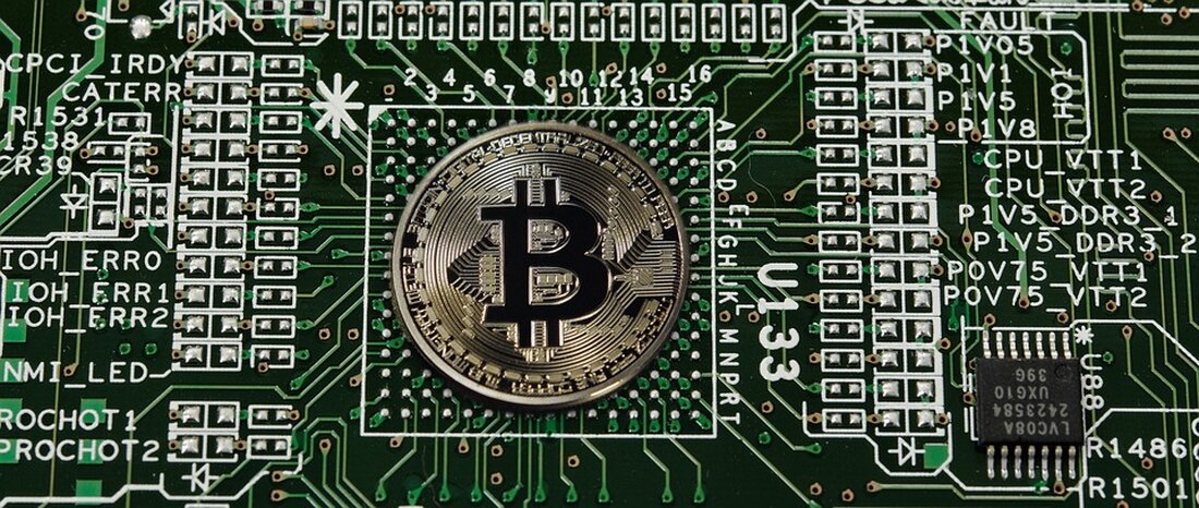 Titel: Robert Kiyosaki glaubt an Bitcoin-Kurs von 120.000 US-Dollar bis Jahresende Unternehmer, Redner und Autor Robert Kiyosaki, bekannt durch sein erfolgreiches Buch &#8222;Rich Dad Poor Dad&#8220;, hat erneut seinen Followern geraten, in Bitcoin zu investieren. Laut Kiyosaki könnte der Bitcoin-Preis bis zum Jahresende auf 120.000 US-Dollar steigen. Kiyosaki sieht Bitcoin positiv, warnt jedoch vor einer düsteren Zukunft des US-Dollars. Er prophezeit, dass die BRICS-Staaten am 22. August 2023 in Johannesburg, Südafrika, die Einführung einer goldgedeckten Kryptowährung bekanntgeben werden. Dies könnte laut Kiyosaki den Dollar stark beeinträchtigen. Der englischsprachige Sender Russian Today unterstützt diese Ansicht. Berichten zufolge planen die BRICS-Staaten die &hellip;