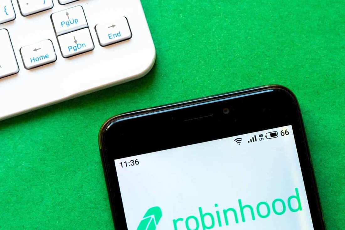 Das in den USA ansässige Handelsunternehmen Robinhood gab das Delisting von Solana (SOL), Cardano (ADA) und Polygon (MATIC) bekannt, nachdem die Securities and Exchange Commission (SEC) sie in den Klagen gegen zwei Krypto-Schwergewichte als Wertpapiere eingestuft hatte. Das Unternehmen, das kürzlich den Einstieg in Kryptowährungen gewagt hat, sagte, die Behauptung der SEC habe eine Wolke der Unsicherheit über diese Vermögenswerte erzeugt und sein Team habe daher beschlossen, die Unterstützung für sie einzustellen. Der Druck der SEC nimmt zu Robinhood hat beschlossen, die Unterstützung für die drei Token am 27. Juni 2023 um 18:59 Uhr ET einzustellen. Die nach Ablauf der …