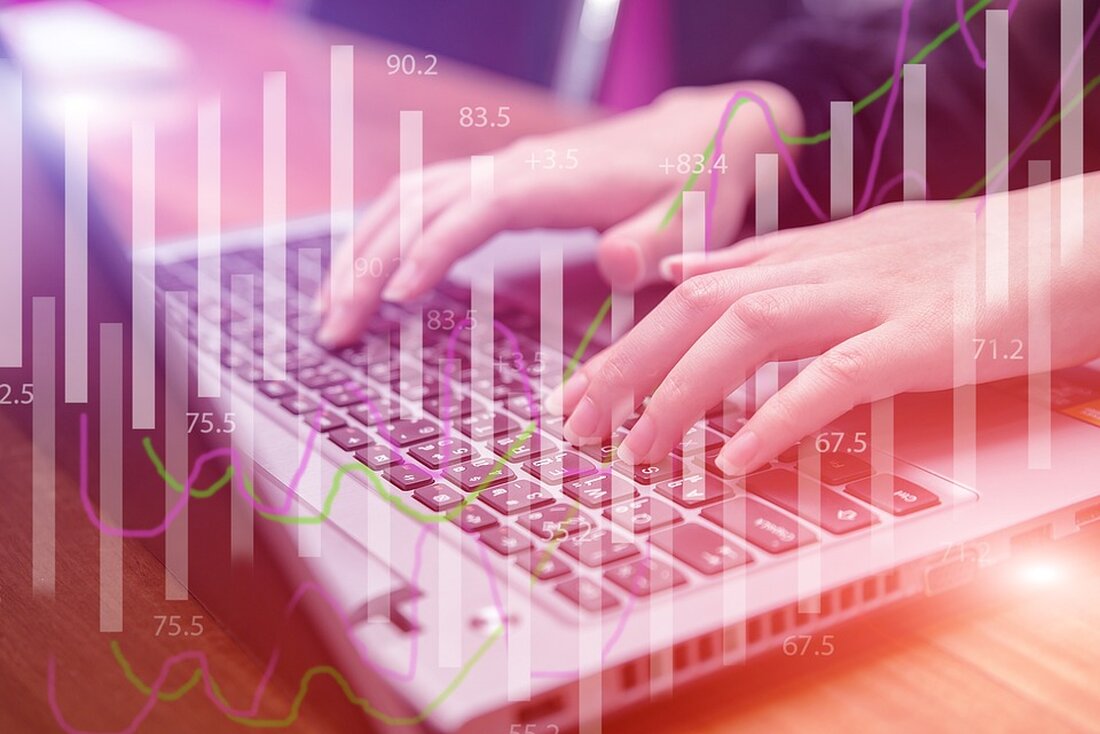 Einigung zwischen Russland und China zur Regulierung von CBDCs? Der russische Generalstaatsanwalt Igor Krasnow hat gefordert, dass die russische und chinesische Zentralbank bei der Regulierung von Central Bank Digital Currencies (CBDCs) zusammenarbeiten müssen. Diese Aussage kommt nur wenige Tage, nachdem die Staatsduma, das russische Parlament, für einen Gesetzentwurf gestimmt hat, der Tests für den digitalen Rubel ermöglicht. Die russische Zentralbank plant, Anfang nächsten Monats gemeinsam mit 13 inländischen Geschäftsbanken ein Pilotprojekt für den digitalen Rubel zu starten. Unterdessen befindet sich China bereits in der Spätphase seines eigenen Piloprojekts für den digitalen Yuan. Die Zentralbank von China (PBoC) testet derzeit Offline-Geldbörsen …