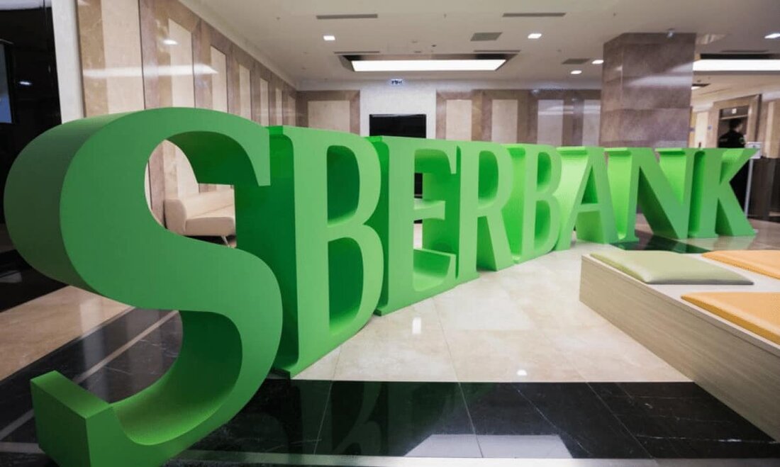 Das nach Vermögenswerten größte Bankinstitut Russlands – die Sberbank – wird Berichten zufolge Privatanlegern in den folgenden Wochen den Kauf und Verkauf digitaler Währungen ermöglichen. Das Unternehmen sprang vor einigen Jahren auf den Zug auf und versuchte, mehrere Kryptowährungsprojekte zu starten. Zum einen beantragte es die Genehmigung zur Ausgabe einer eigenen digitalen Währung und führte den ersten Blockchain-fokussierten ETF in Russland ein. Sberbank treibt voran Als gemeldet Laut einem lokalen Medienunternehmen wird die Bank Kunden bereits im Juni Transaktionen mit digitalen Finanzanlagen (DFA) auf der Sberbank-Plattform ermöglichen. Die Nachricht wurde von Anatoly Popov – stellvertretender Vorstandsvorsitzender – bestätigt erzählt TASS: …