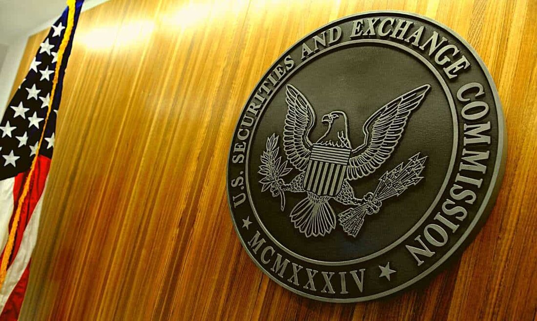 Analysten des amerikanischen multinationalen Finanzdienstleistungsriesen JPMorgan sagten in einem Bericht, dass die Hinman-Dokumente letzte Woche im Rechtsstreit der Securities and Exchange Commission mit dem Blockchain-Zahlungsunternehmen veröffentlicht wurden Ripple würde wahrscheinlich eine stärkere Dezentralisierung im Kryptobereich auslösen. Der von CoinDesk eingesehene Forschungsbericht stellte außerdem fest, dass die Dokumente einen erheblichen Vorteil für Ether (ETH) bieten, den zweitgrößten Krypto-Asset nach Marktkapitalisierung. Ein Boost für Ether Bei den Hinman-Dokumenten handelt es sich um interne Nachrichten und E-Mails im Zusammenhang mit der Rede des ehemaligen Director of Corporation Finance William Hinman aus dem Jahr 2018, in der es um die Ähnlichkeit der ETH mit …