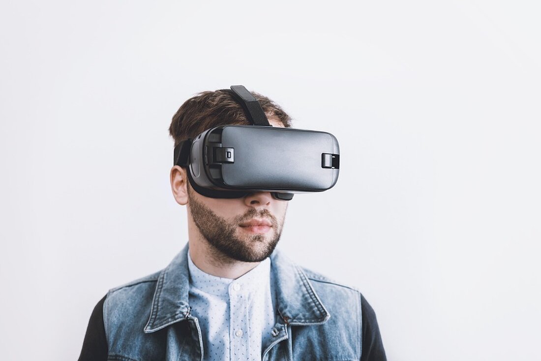 Die SEC, die US-amerikanische Wertpapier- und Börsenkommission, behauptet, dass die Kryptowährungen MANA und SAND Wertpapiere sind. Diese Behauptung hat einige Bedenken hervorgerufen, da sie Auswirkungen auf die Metaverse-Geschenke haben könnte. Die SEC hat kürzlich eine Klage gegen Binance eingereicht, in der sie behauptet, dass der Austausch weiterhin Krypto-Assets unterstützt, obwohl er gesetzlichen Richtlinien nicht nachkommt. Die SEC führt den anhaltenden Austausch von TRX, der Kryptowährung von Tron, und die von Augur bereitgestellte Wiederholung als Beispiele dafür an, dass Binance seine Aktivitäten missachtet. Diese Aussagen und die Präsentation beliebter Metaverse-Systeme als Beispiele könnten auch andere Substitutionen dazu veranlassen, sie in Frage …