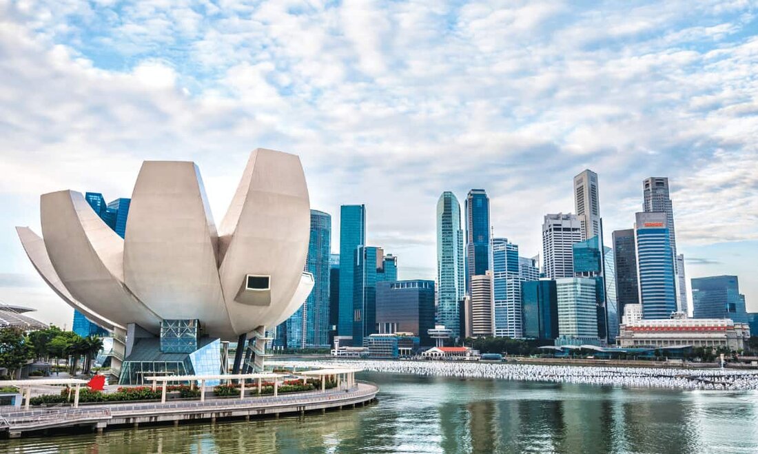 Die Behörden von Singapur verstärken ihre Bemühungen, eine Reihe von Richtlinien für Banken zur Überprüfung von Krypto-Kunden vorzustellen. So arbeiten die Banken des Stadtstaates seit sechs Monaten gemeinsam mit den Behörden daran, einheitliche Standards für das Screening potenzieller Kunden aus der Kryptoindustrie zu etablieren. Laut einem Bloomberg-Bericht hat sich auch die Monetary Authority of Singapore (MAS) dem kooperativen Ansatz von Banken und Polizei angeschlossen, bei dem es um die Feinabstimmung des Überprüfungsansatzes in Bezug auf die Eröffnung von Konten für Dienstleister in allen Arten von digitalen Vermögenswerten geht. Singapurs neuer Ansatz Ein separater umfassender Bericht wird erstellt, der sich auf &hellip;